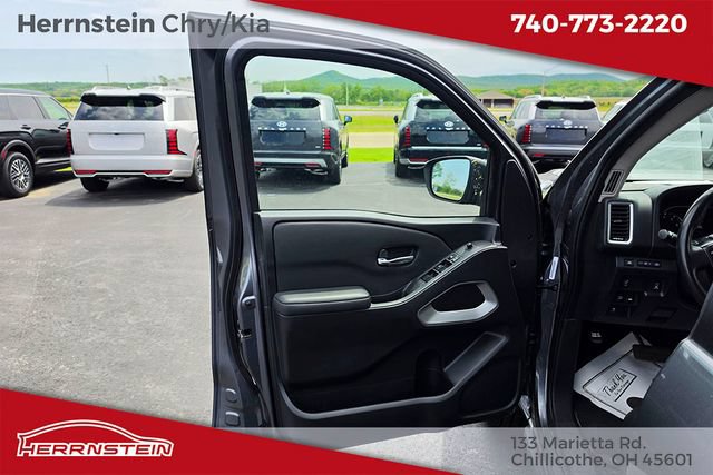 Used 2023 Nissan Frontier SV w/ SV Convenience Package AWD/4WD image 13
