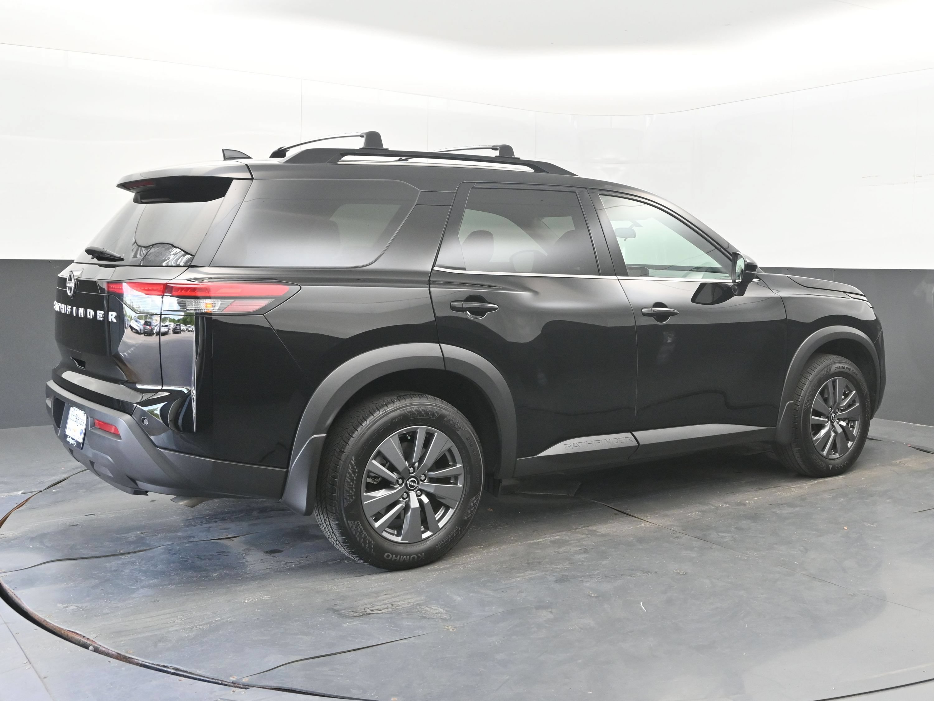 Used 2025 Nissan Pathfinder SV FWD image 7