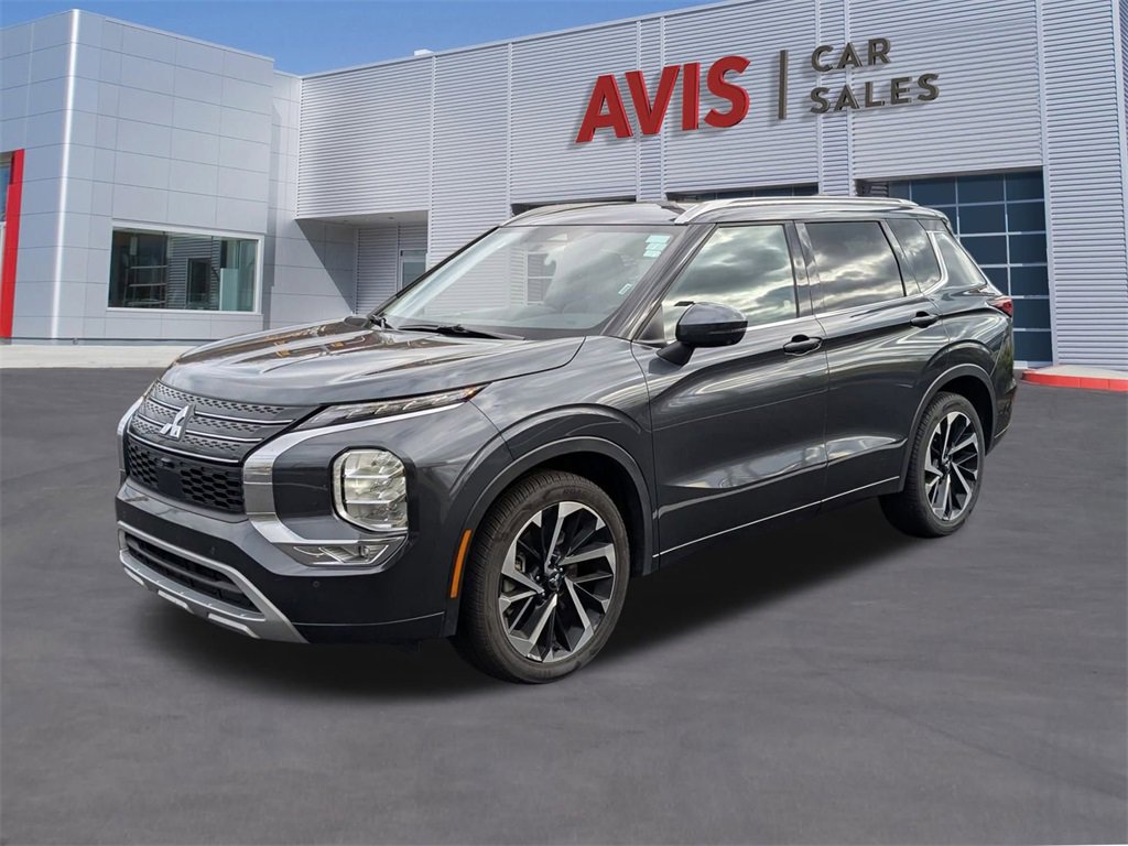 Used 2024 Mitsubishi Outlander SEL image 1