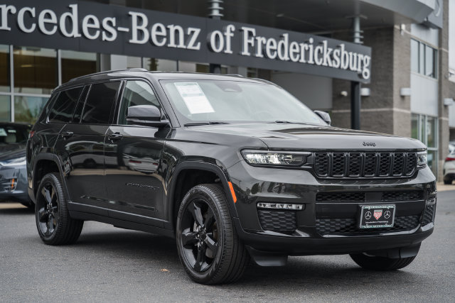 Used 2023 Jeep Grand Cherokee L Limited w/ Black Appearance Package AWD/4WD image 1
