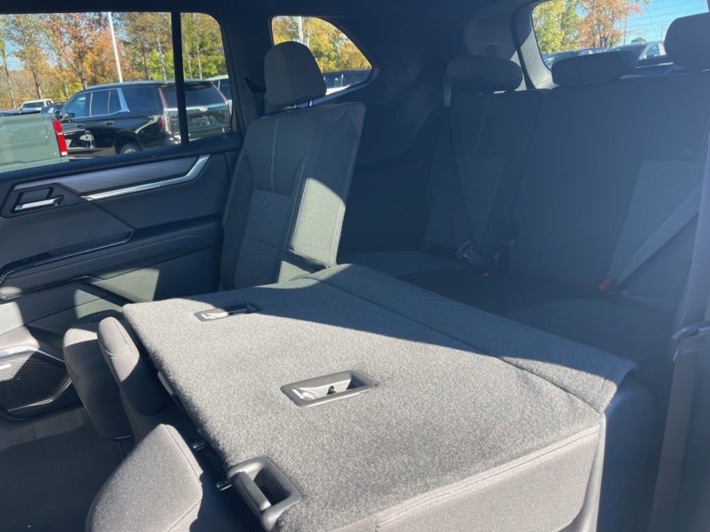 Used 2025 GMC Acadia Elevation AWD/4WD image 12