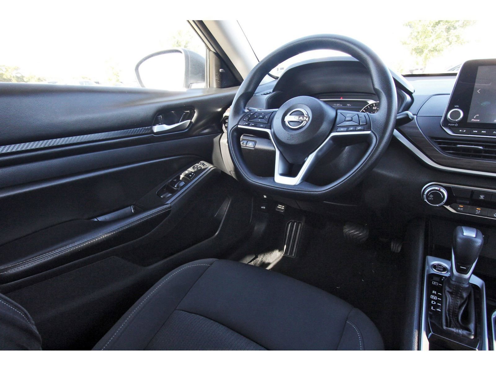 Used 2024 Nissan Altima 2.5 SV image 11
