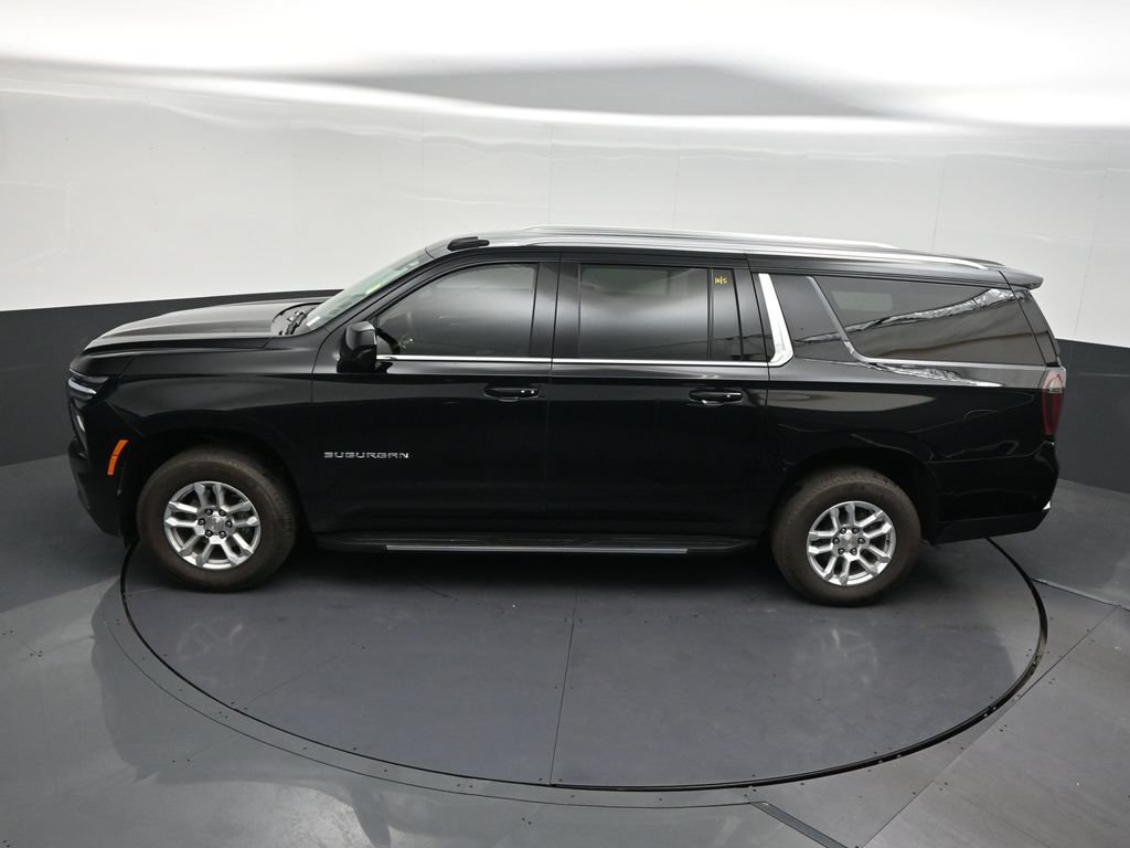 Used 2026 Chevrolet Suburban LS RWD image 16