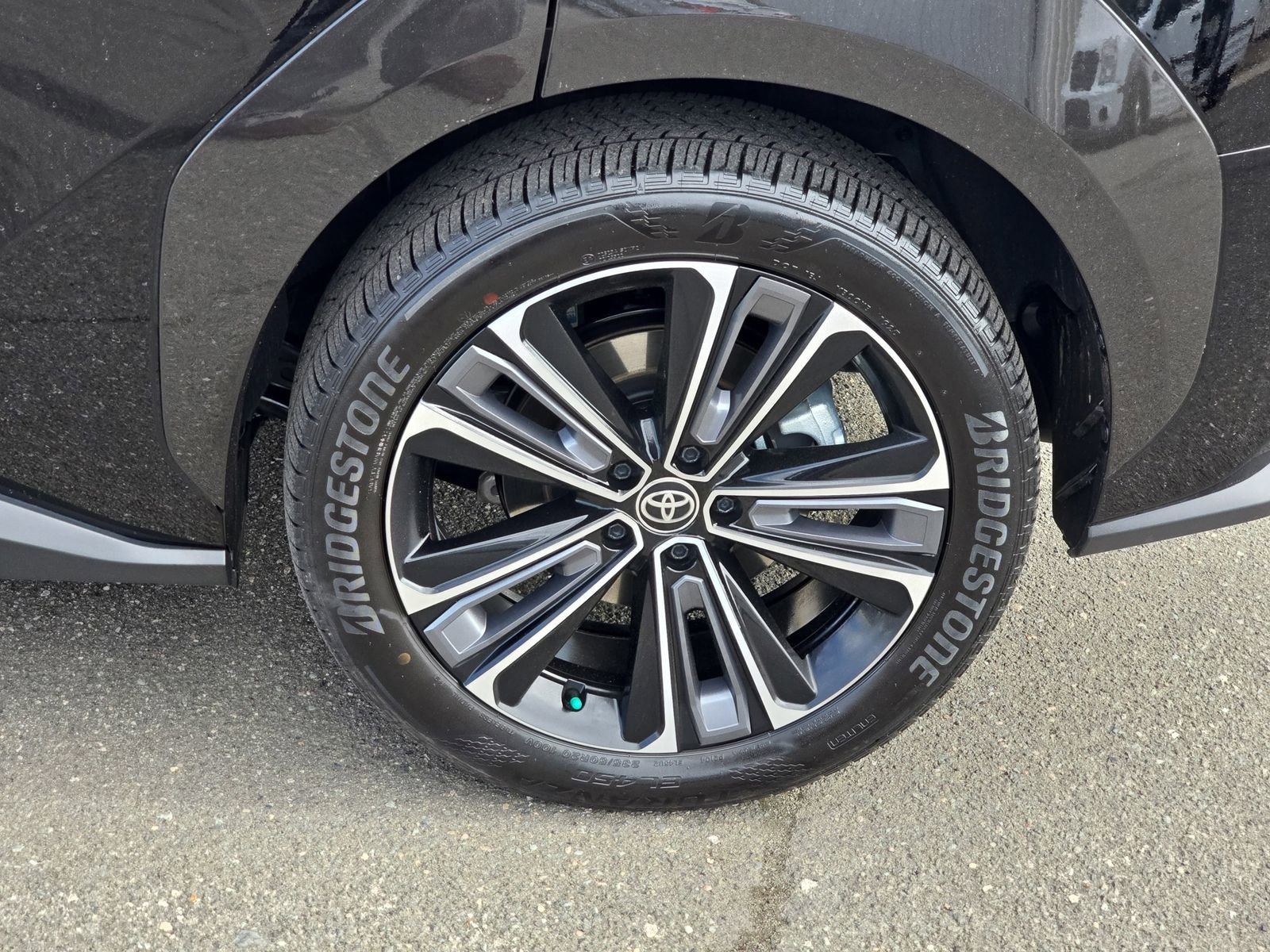 Used 2025 Toyota bZ4X FWD w/ Weather Package image 39