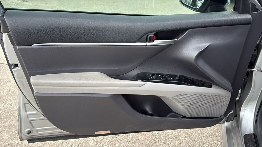 Used 2019 Toyota Camry LE w/ Convenience Package FWD image 5