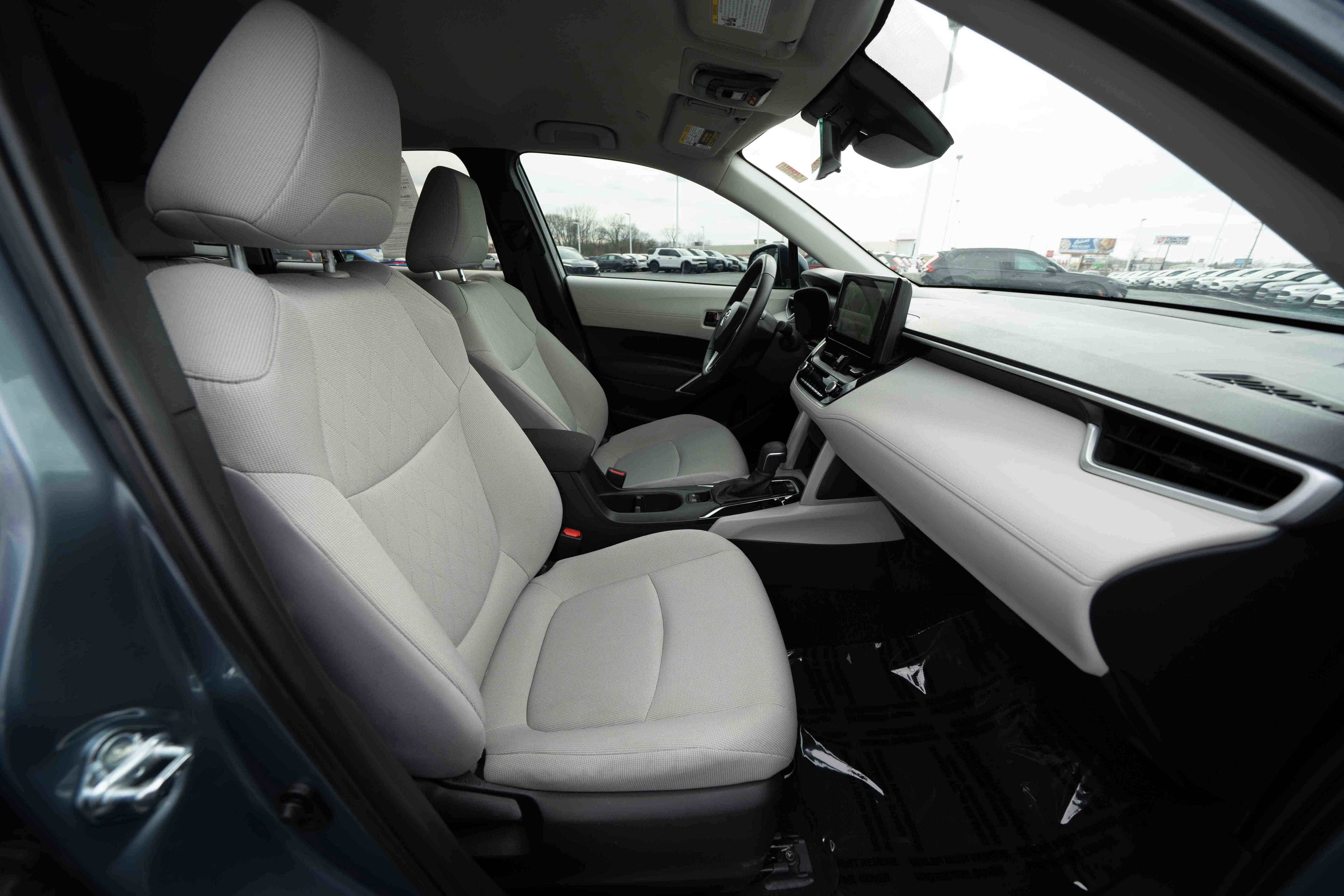 Used 2024 Toyota Corolla Cross LE image 27