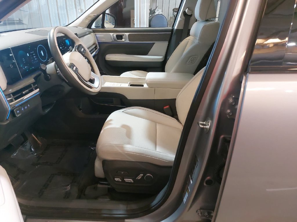 Used 2024 Hyundai Santa Fe Calligraphy AWD/4WD image 16