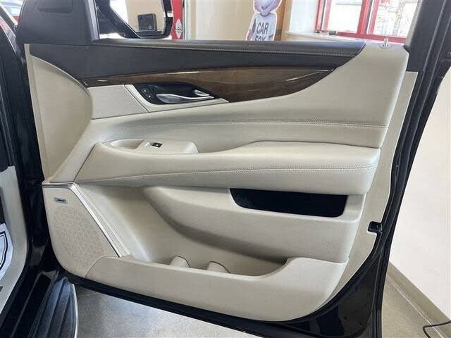 Used 2020 Cadillac Escalade Luxury AWD/4WD image 24