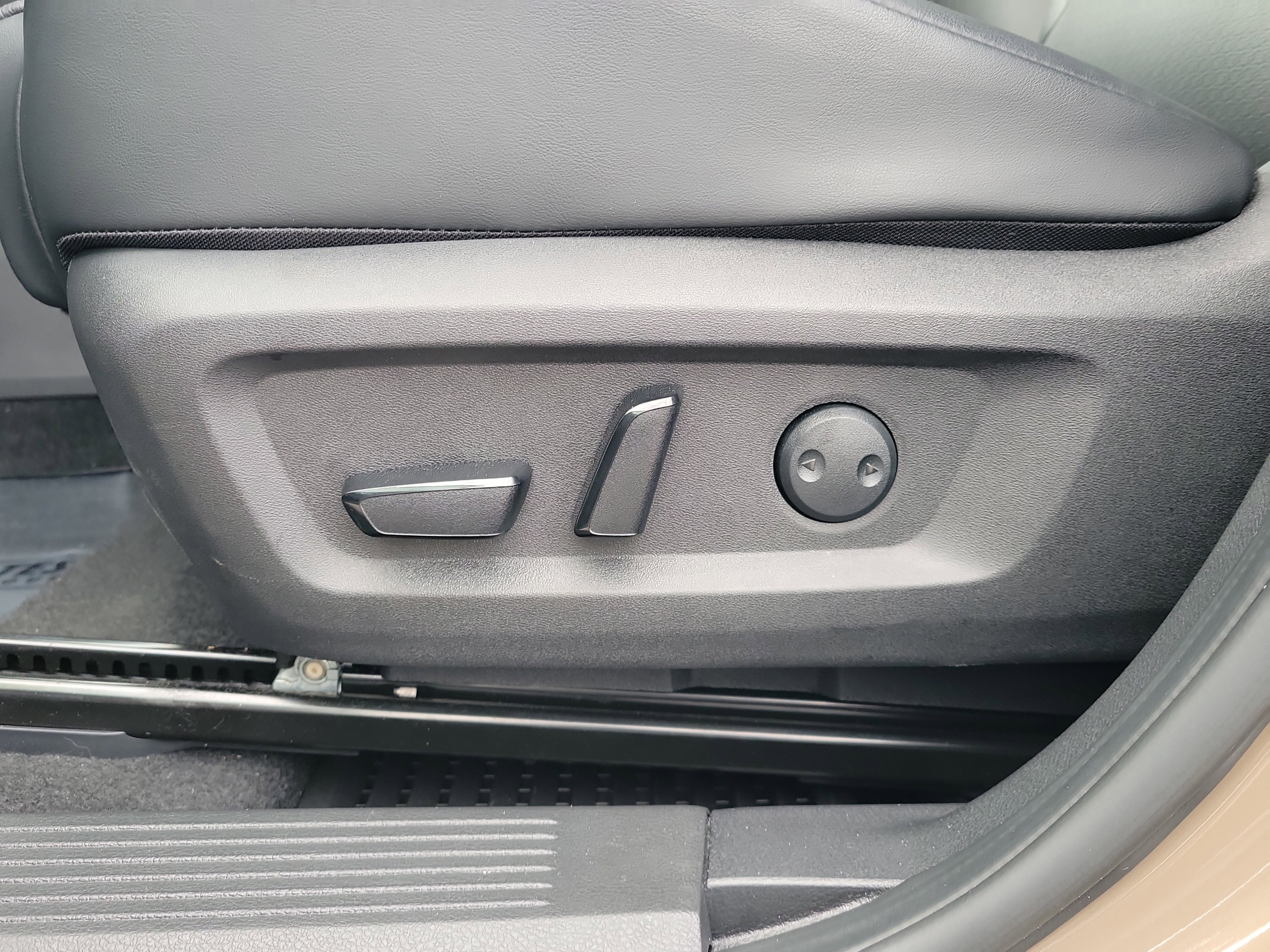 Used 2024 Nissan Rogue SV w/ SV Premium Package image 22