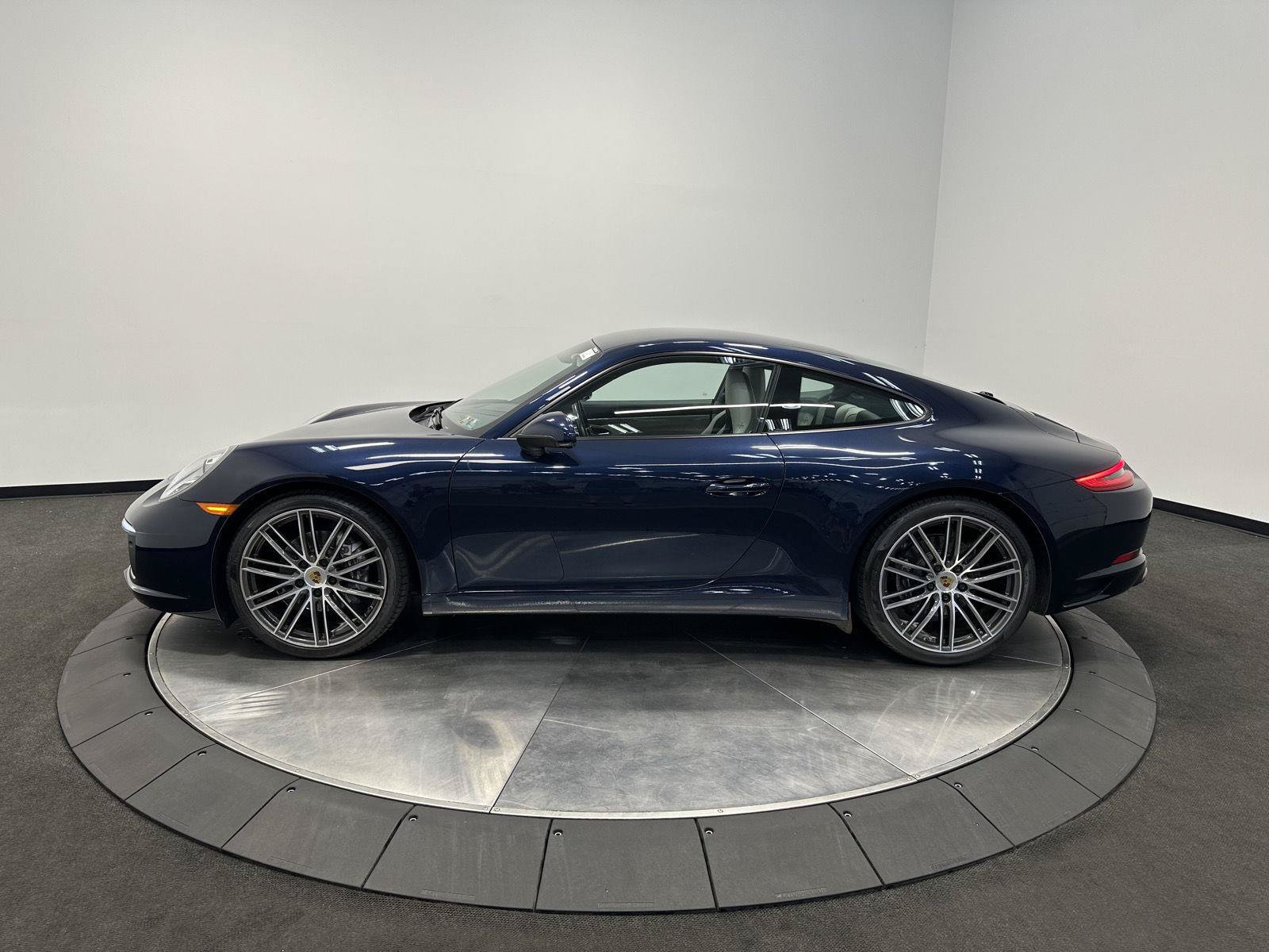 Certified 2018 Porsche 911 Carrera RWD image 2