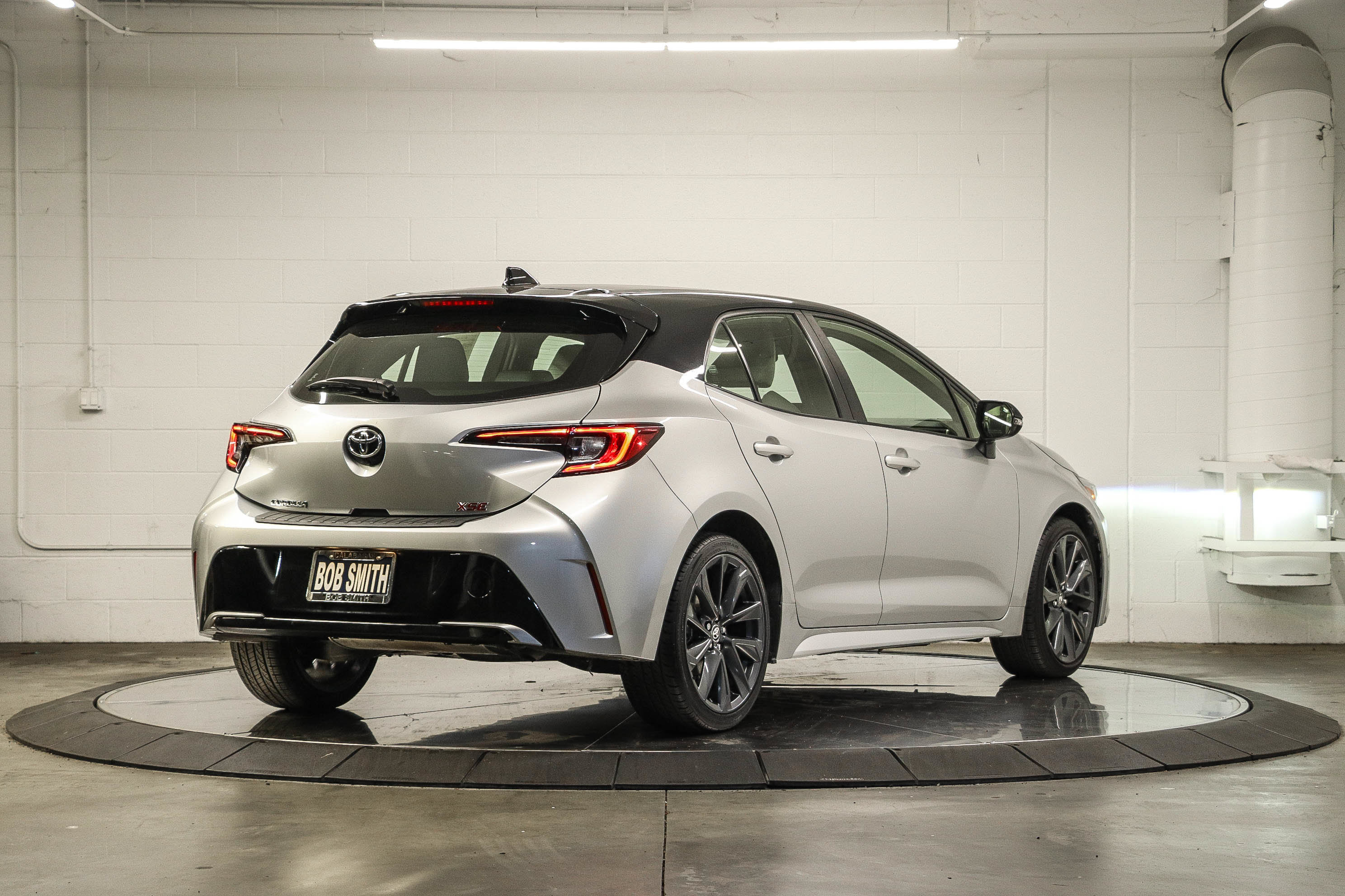 Used 2023 Toyota Corolla XSE FWD image 6