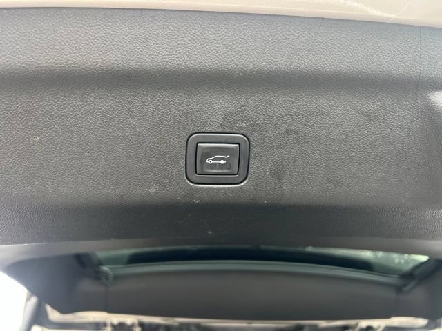 Used 2023 GMC Yukon SLT w/ SLT Luxury Package AWD/4WD image 19