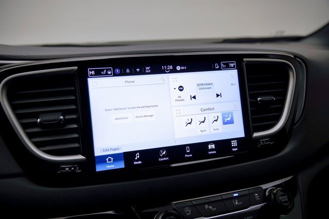 Used 2025 Chrysler Pacifica Select image 28