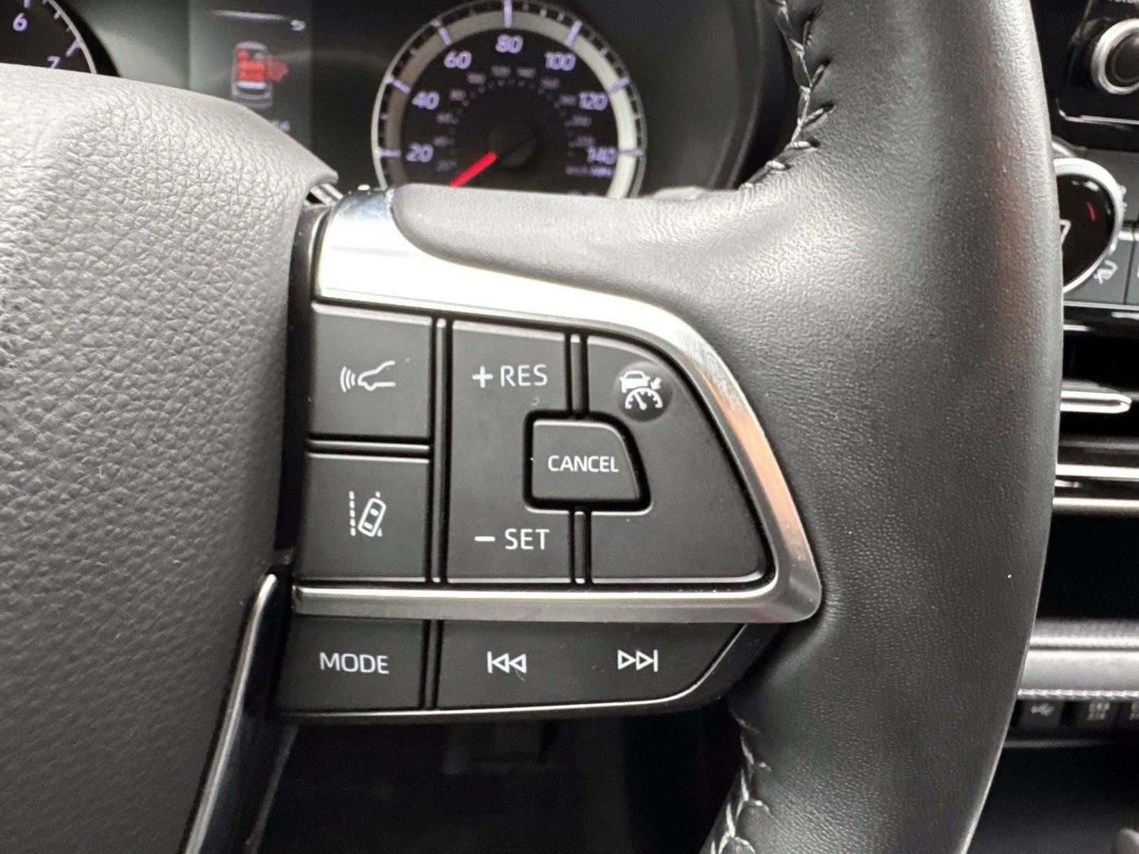 Used 2021 Toyota Highlander LE image 23