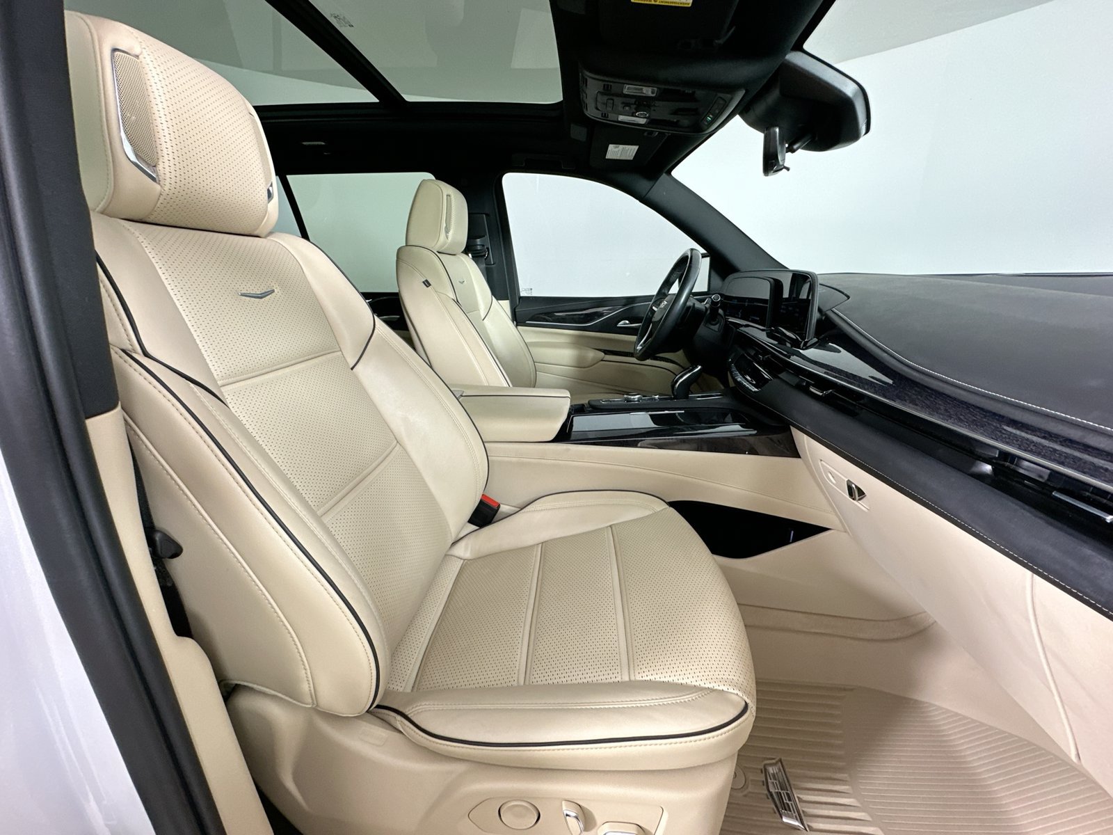 Used 2023 Cadillac Escalade Premium Luxury RWD image 44