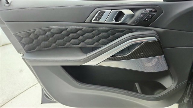 Used 2025 BMW X6 M Competition w/ Executive Package image 34
