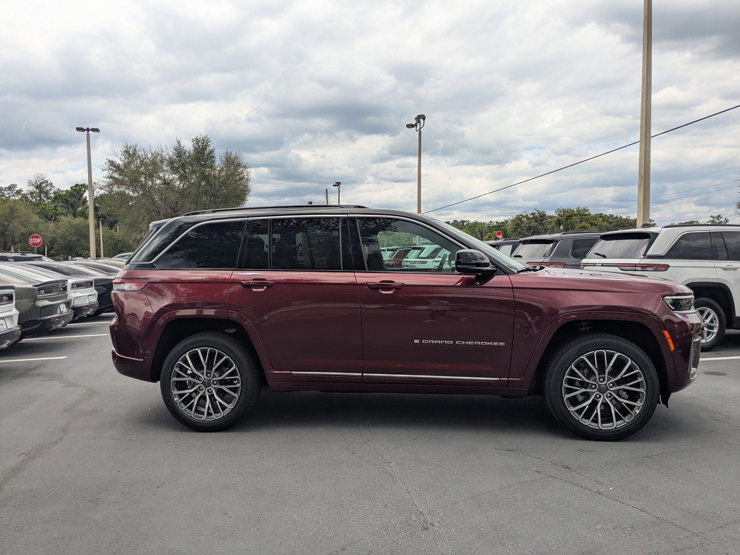 New 2026 Jeep Grand Cherokee Summit image 2