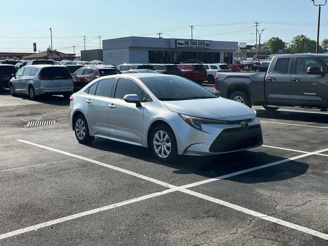 Used 2025 Toyota Corolla LE image 1