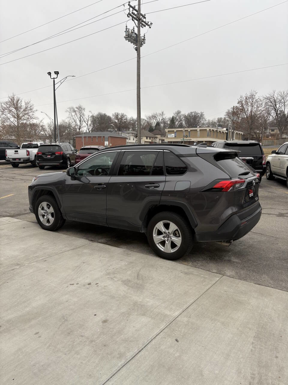 Used 2021 Toyota RAV4 LE image 5