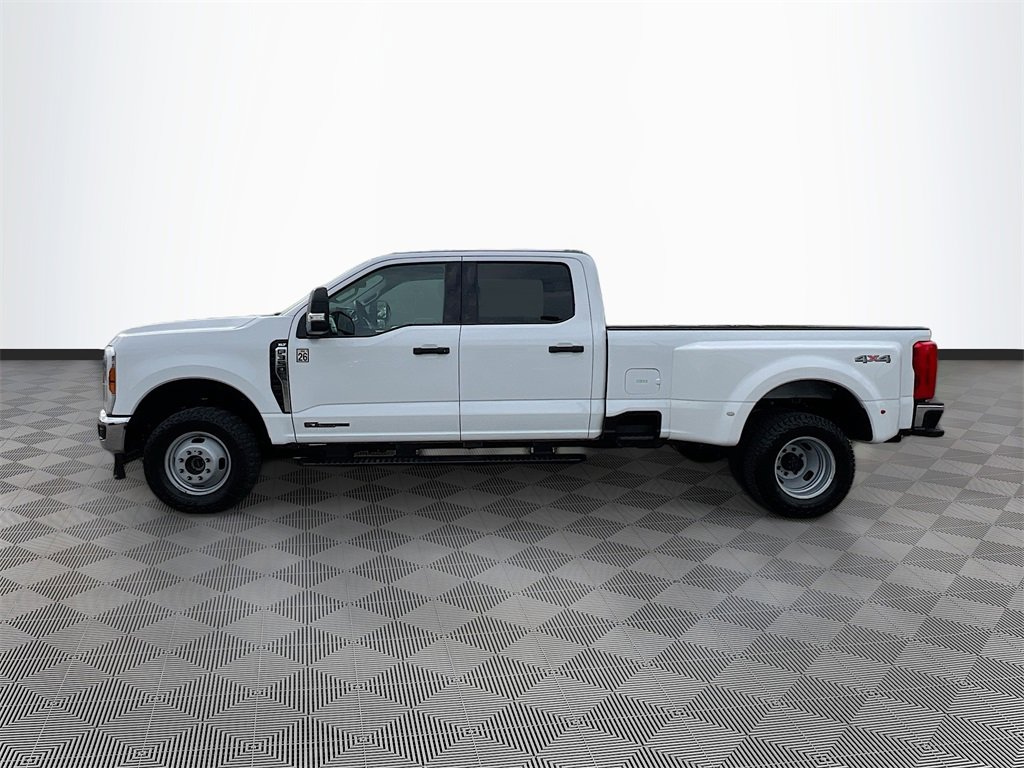 Used 2025 Ford F350 XLT image 4