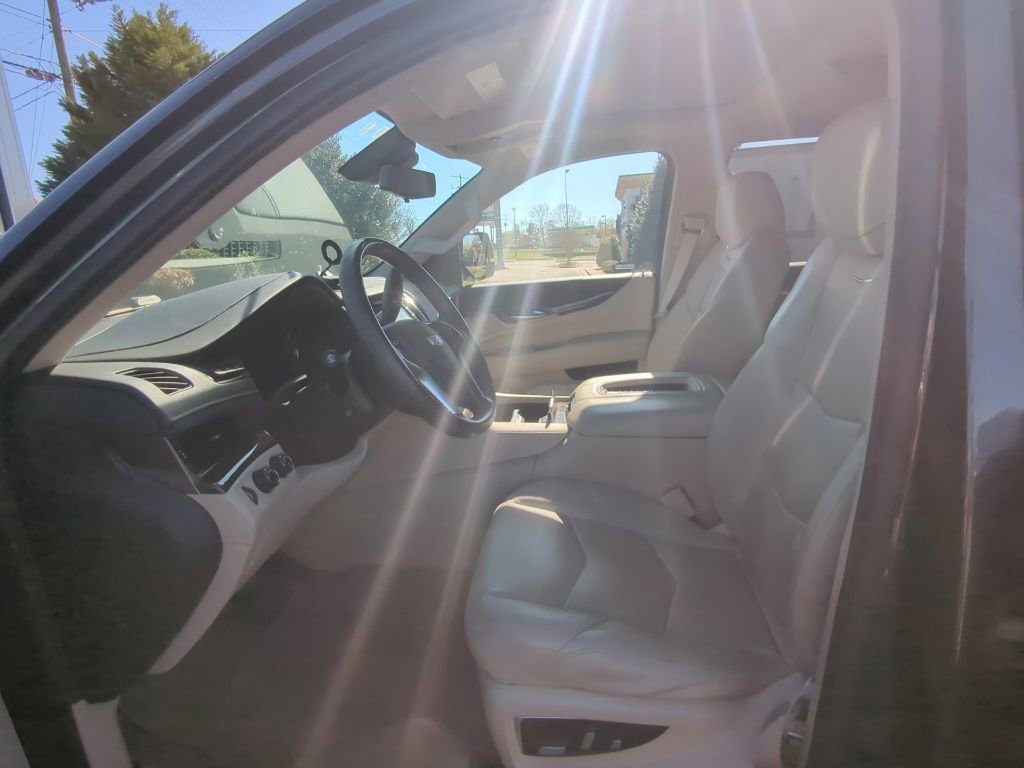Used 2020 Cadillac Escalade Premium Luxury image 9
