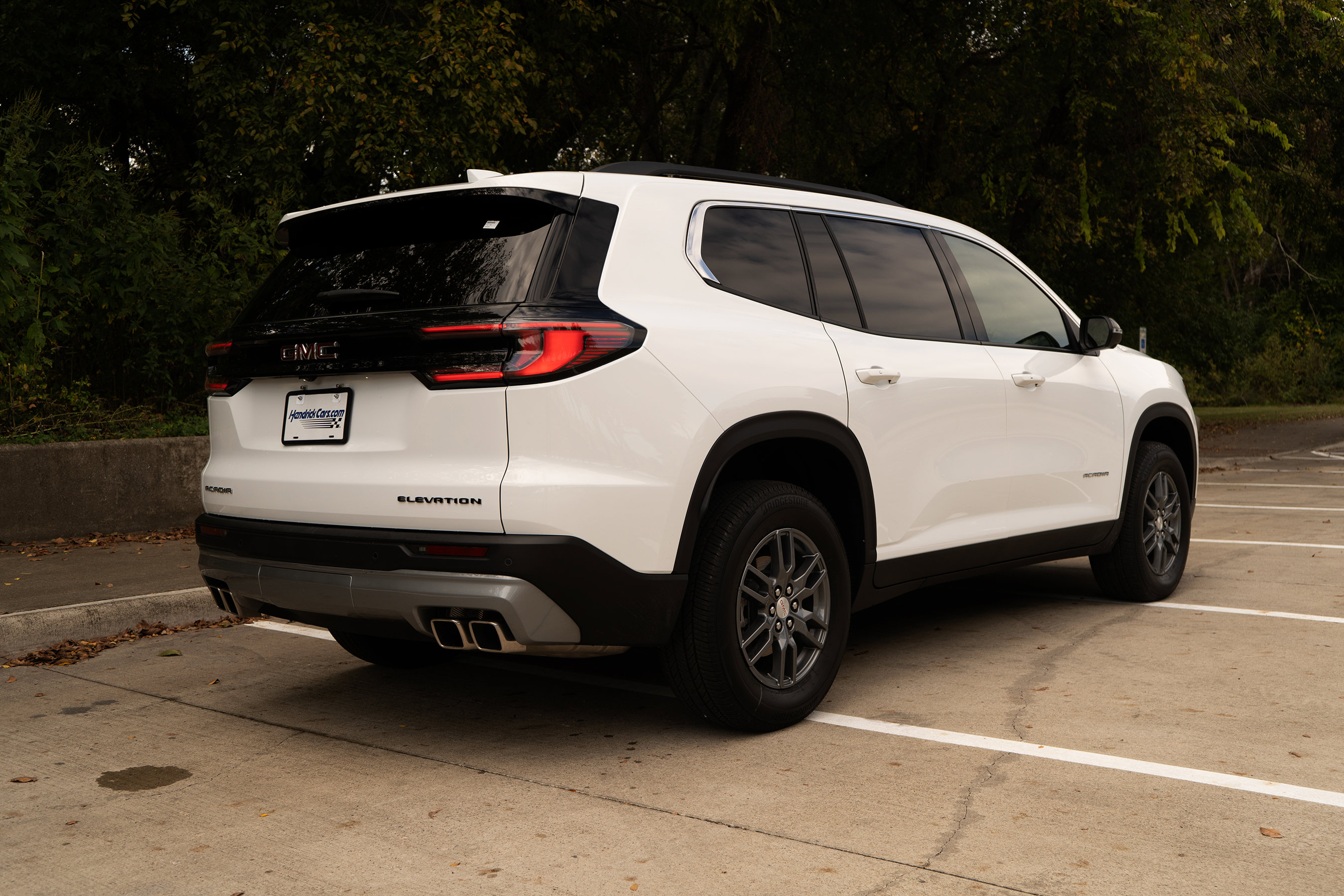 Used 2025 GMC Acadia Elevation image 9