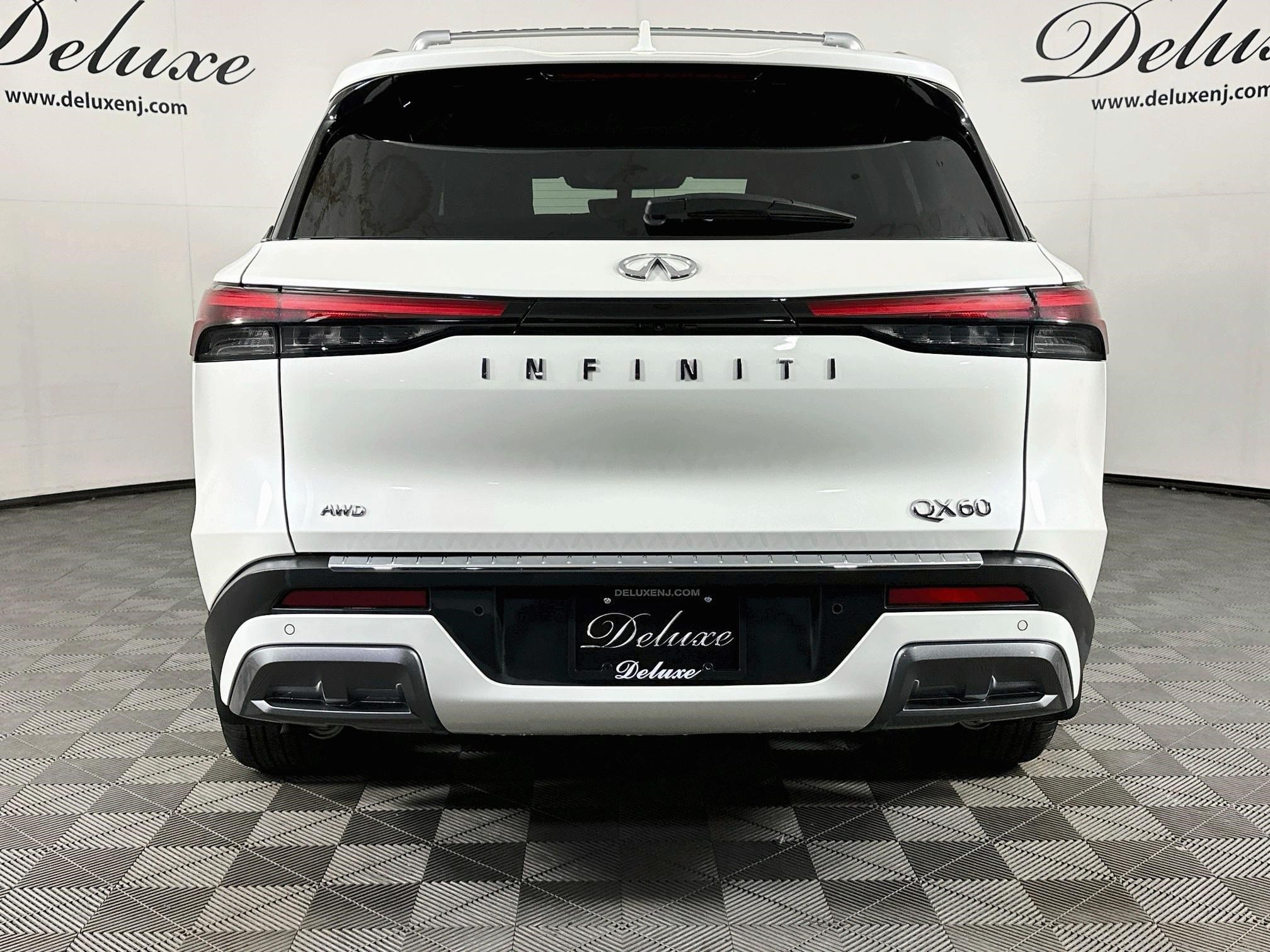Used 2025 INFINITI QX60 Sensory w/ Vision Package AWD/4WD image 5