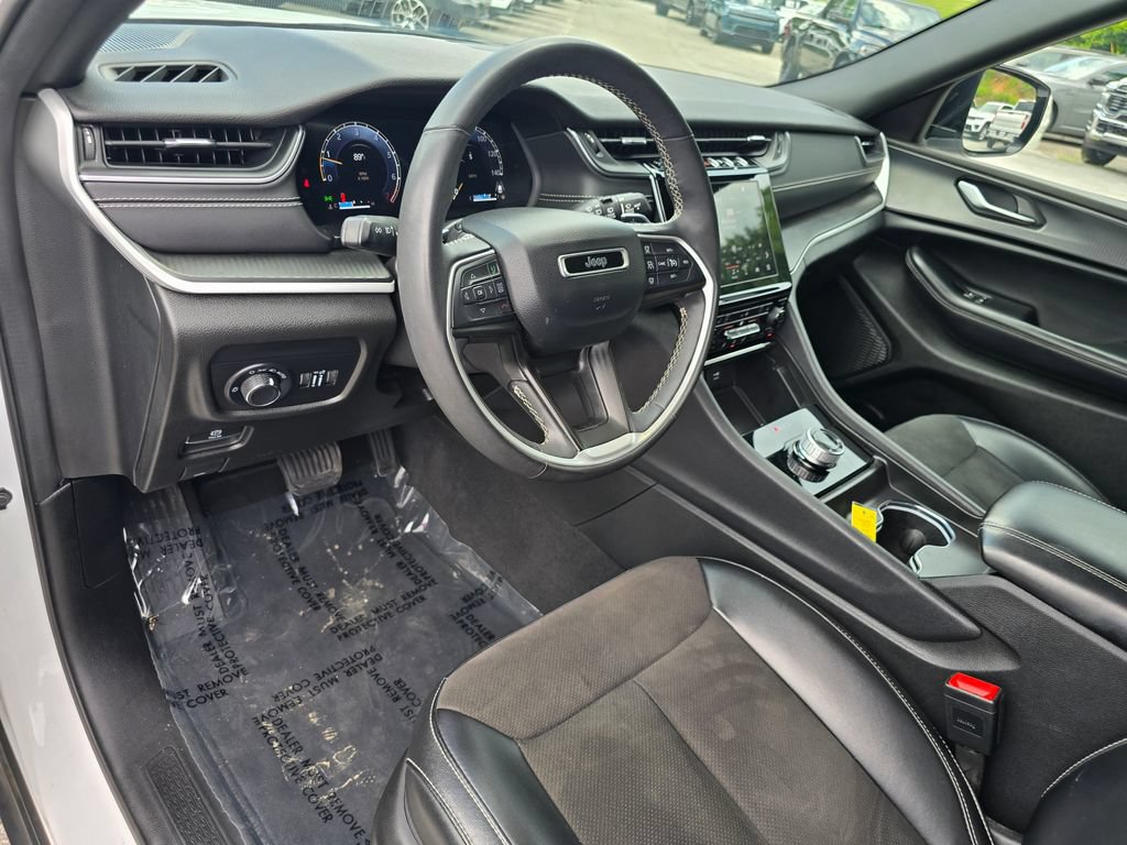 Used 2024 Jeep Grand Cherokee Altitude AWD/4WD image 23