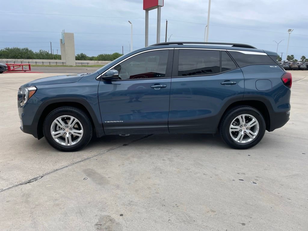 Used 2024 GMC Terrain SLE w/ Driver Convenience Package FWD image 4