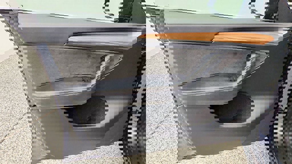 Used 2023 Tesla Model Y Long Range image 11