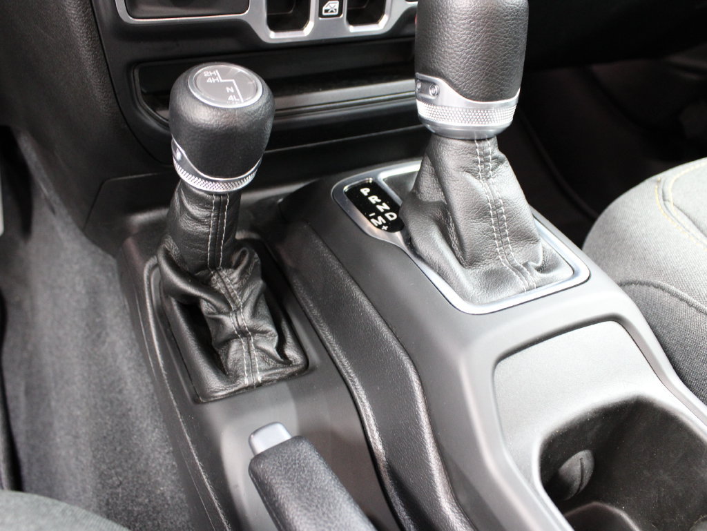 Used 2024 Jeep Wrangler Unlimited Sahara w/ Technology Group AWD/4WD image 61
