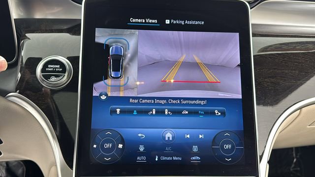 Used 2024 Mercedes-Benz GLC 300 4MATIC image 29