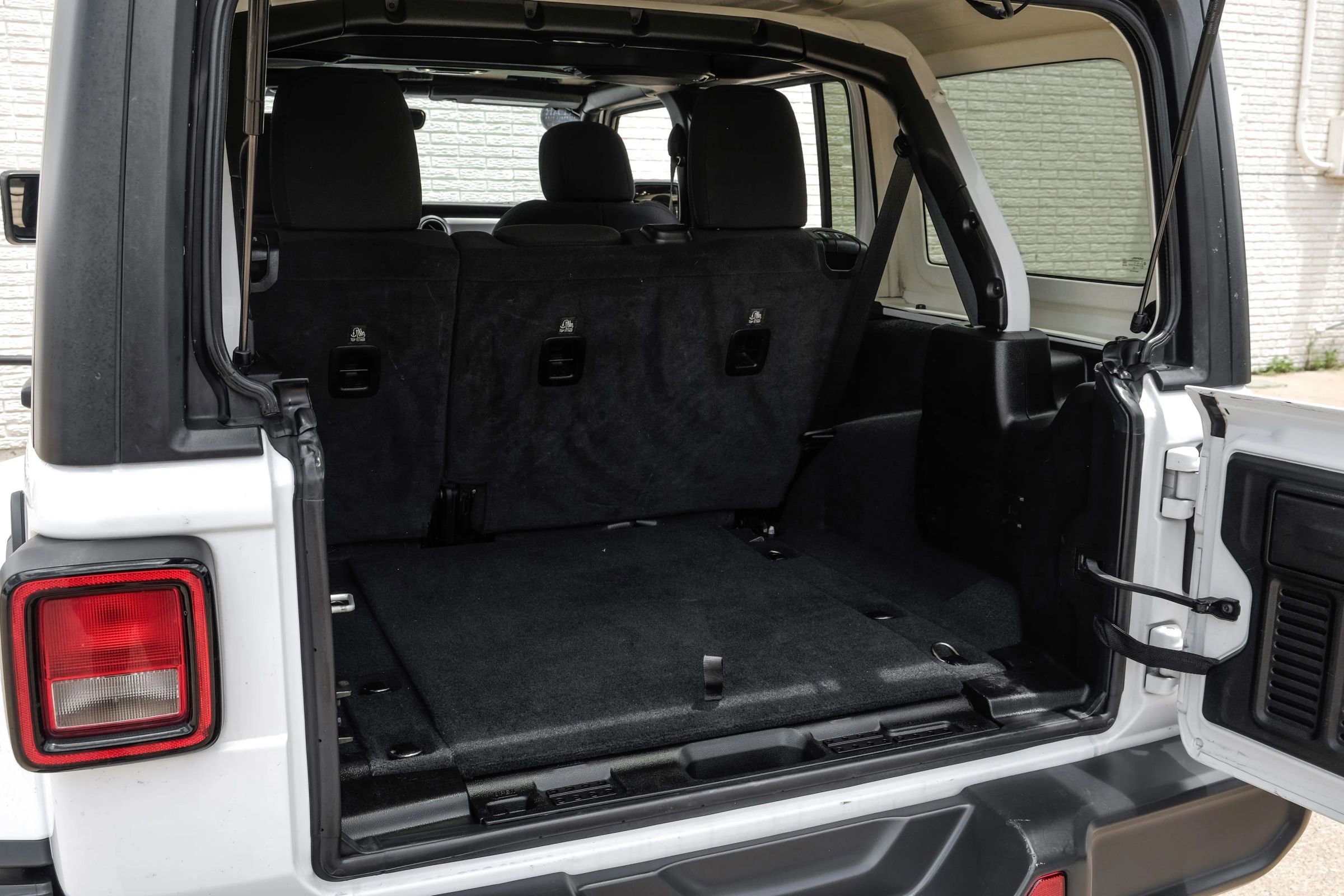 Used 2020 Jeep Wrangler Unlimited Sahara image 50