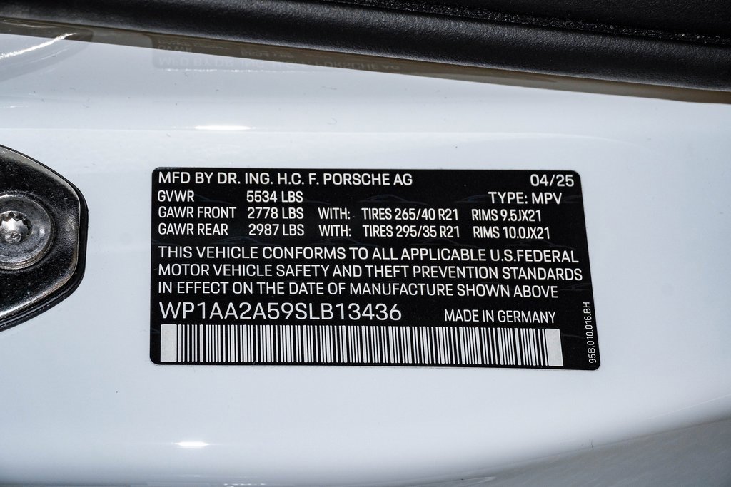 Certified 2025 Porsche Macan image 30