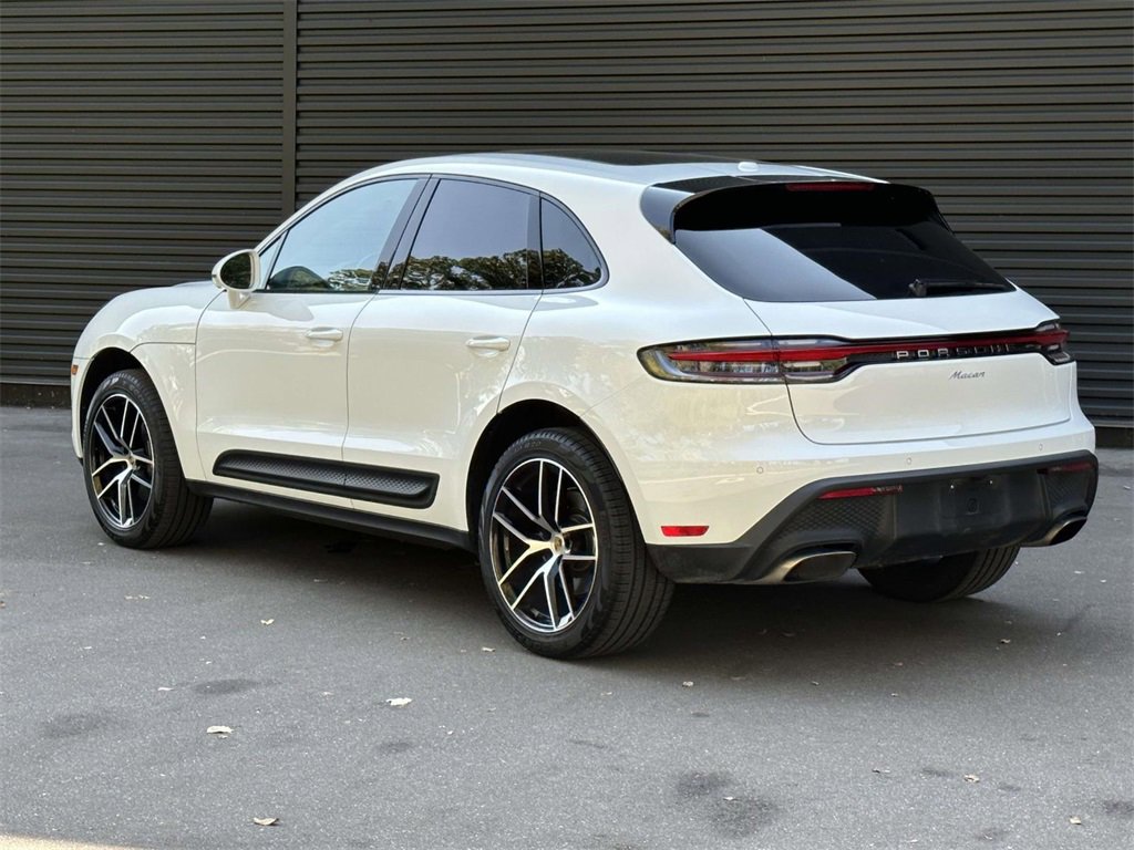 Certified 2025 Porsche Macan Turbo image 3