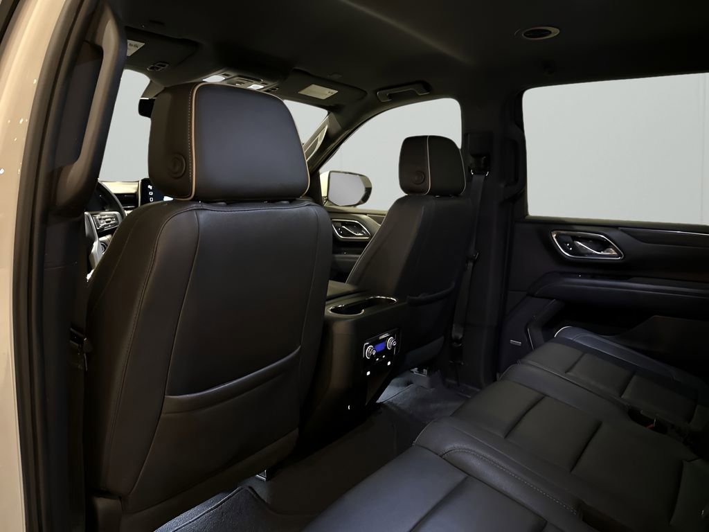 Used 2023 GMC Yukon SLT image 16