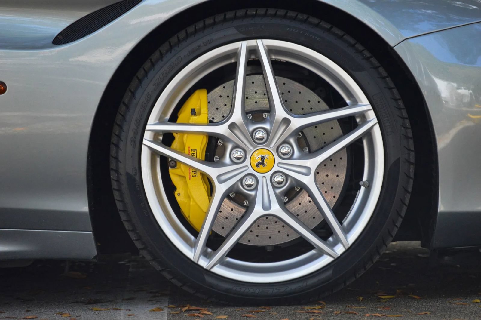 Used 2015 Ferrari California T RWD image 27