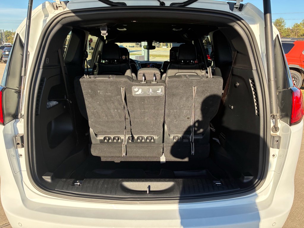 Used 2020 Chrysler Pacifica Touring-L Plus image 28