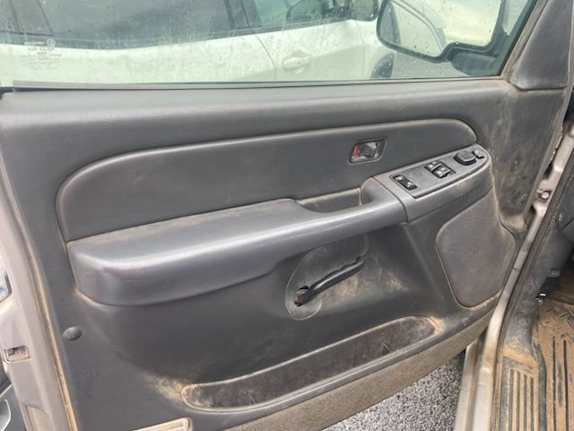 Used 2005 Chevrolet Silverado 1500 LS w/ Light Duty Power Package AWD/4WD image 14