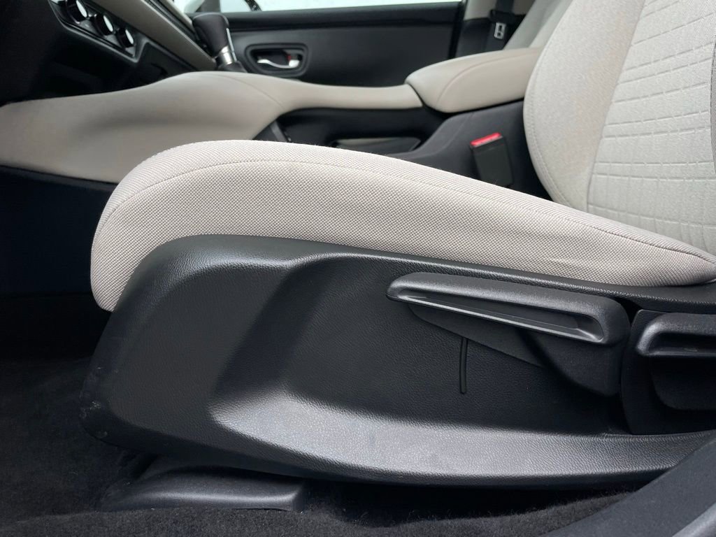 Certified 2025 Honda HR-V LX image 24