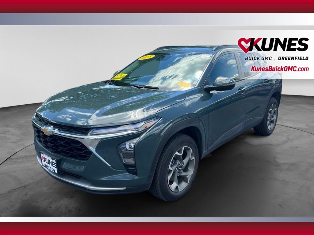 Used 2025 Chevrolet Trax LT FWD image 12