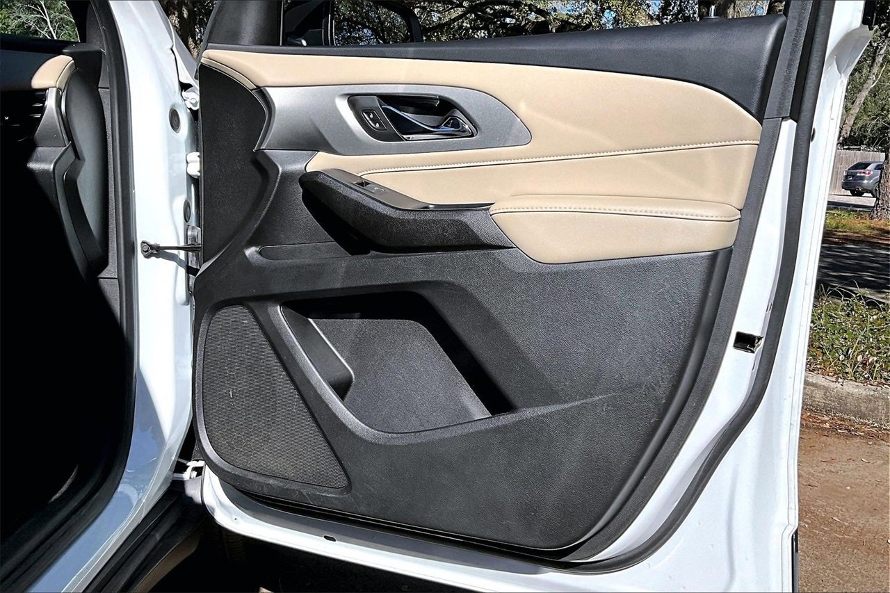 Used 2023 Chevrolet Traverse LS image 25