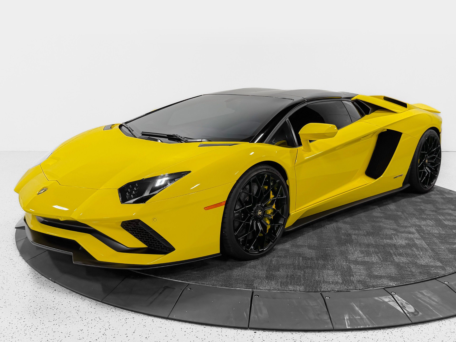 Used 2018 Lamborghini Aventador S AWD/4WD image 8