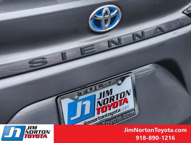 Used 2025 Toyota Sienna XLE image 11