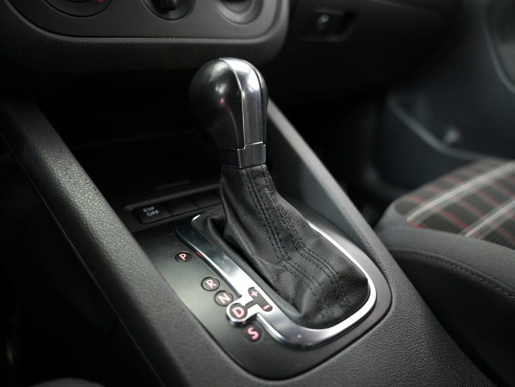Used 2009 Volkswagen GTI 4-Door image 25