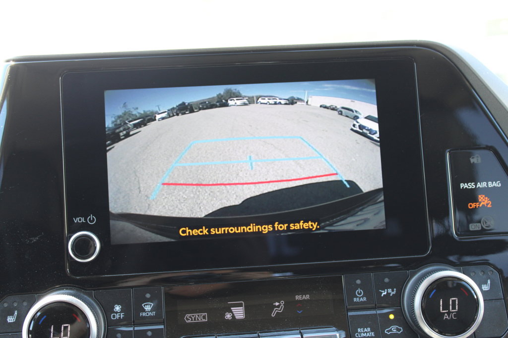 Used 2023 Toyota Highlander XLE FWD image 24