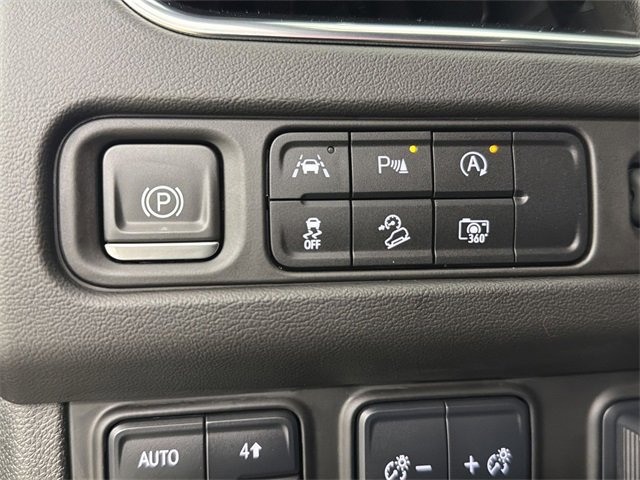 Used 2023 Chevrolet Suburban High Country image 30