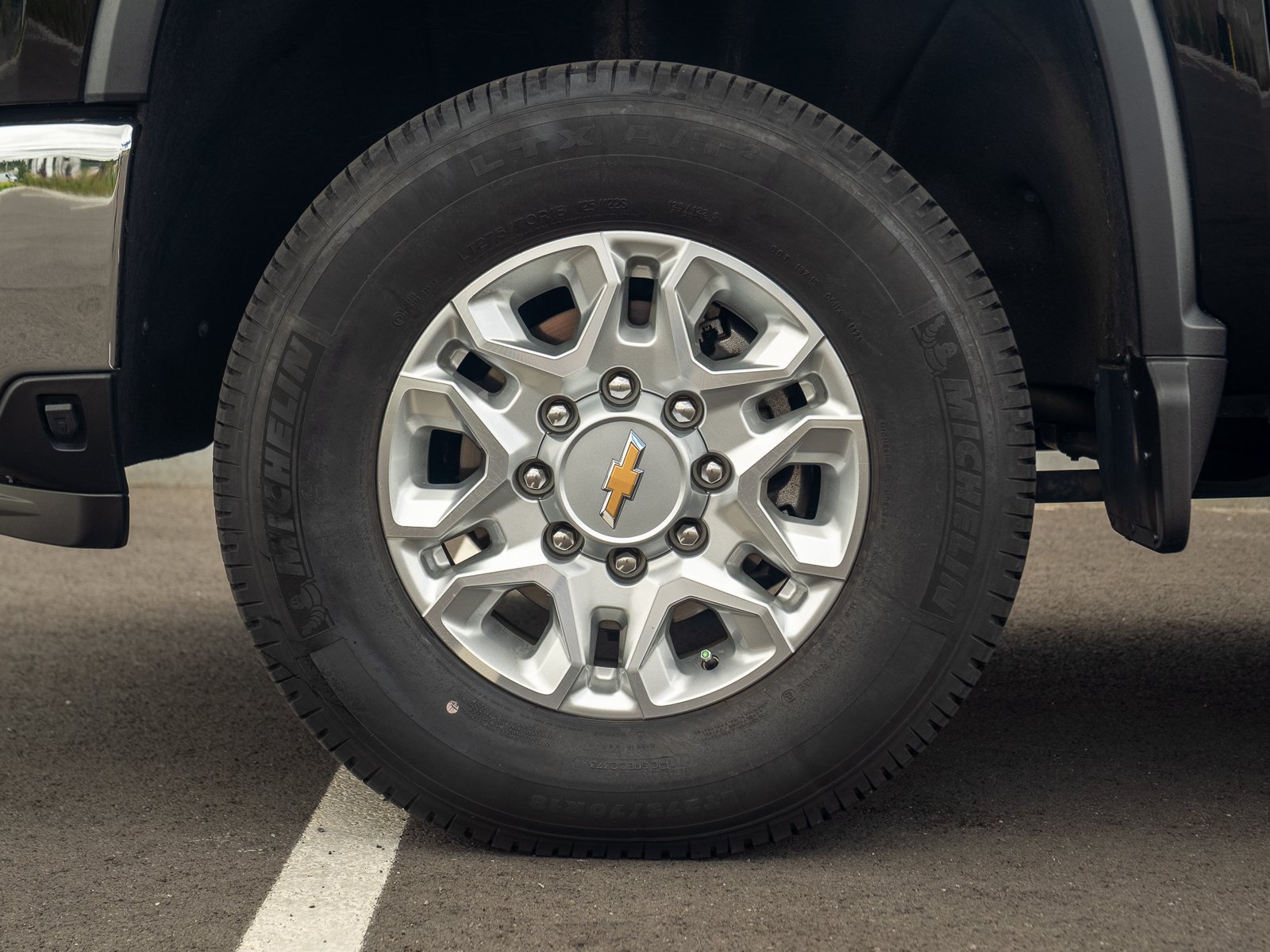Used 2024 Chevrolet Silverado 3500 LTZ w/ LTZ Convenience Package AWD/4WD image 12