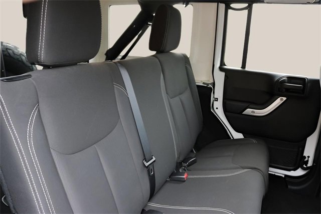 Used 2016 Jeep Wrangler Unlimited Rubicon w/ Connectivity Group image 16