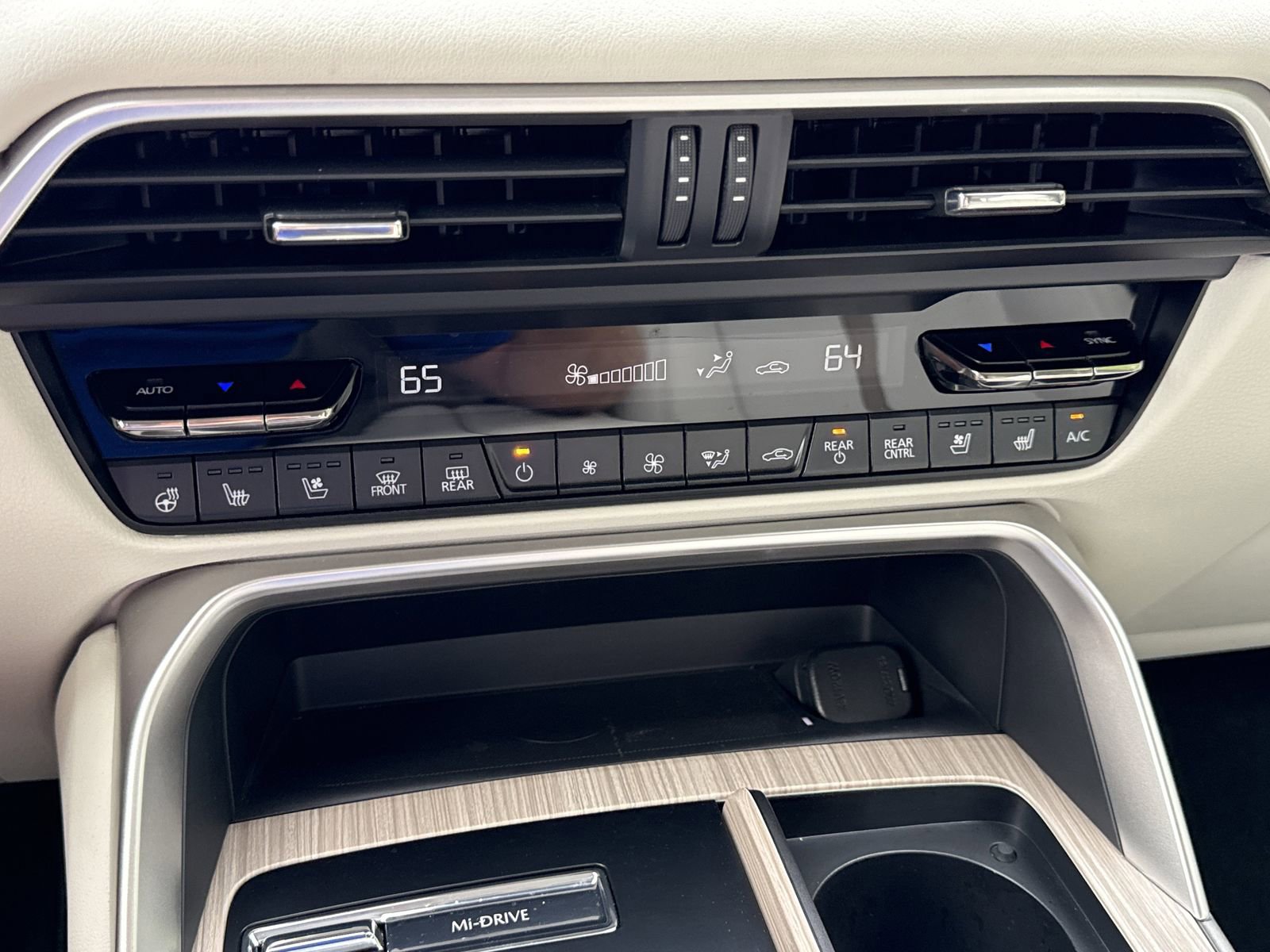 Used 2024 MAZDA CX-90 3.3 Turbo w/ Premium Plus Pkg image 29